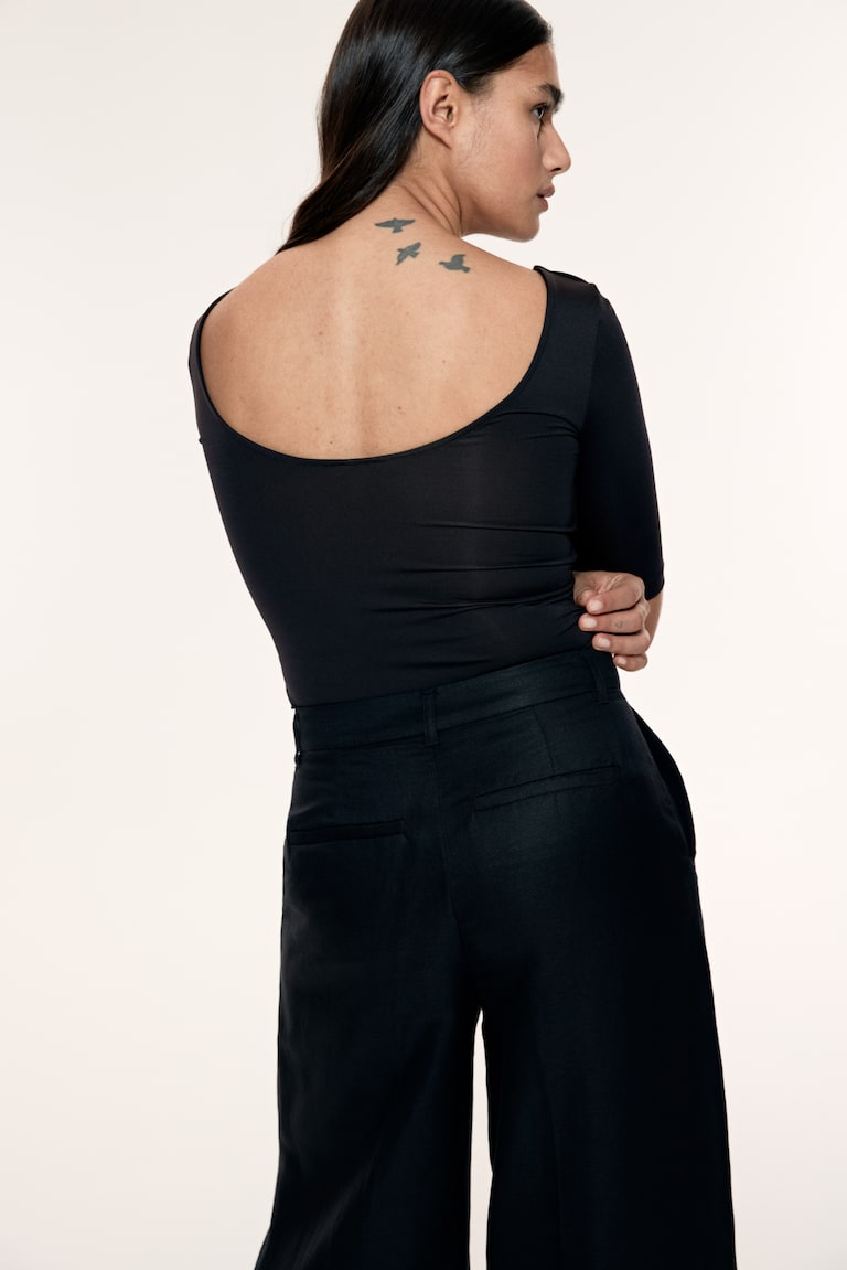 H&M Shirt mit Ballerina-Ausschnitt Exklusivangebot