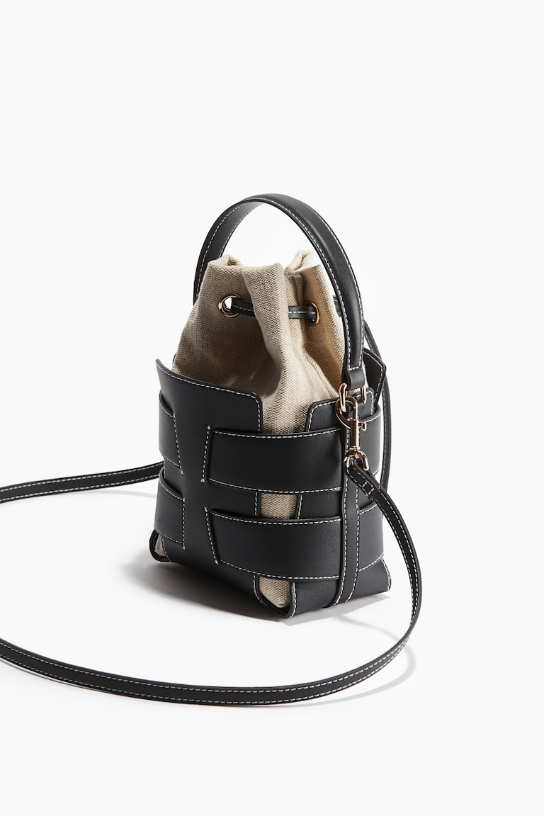 H&M Crossbody Bucket Bag Vierteljährliche Förderung