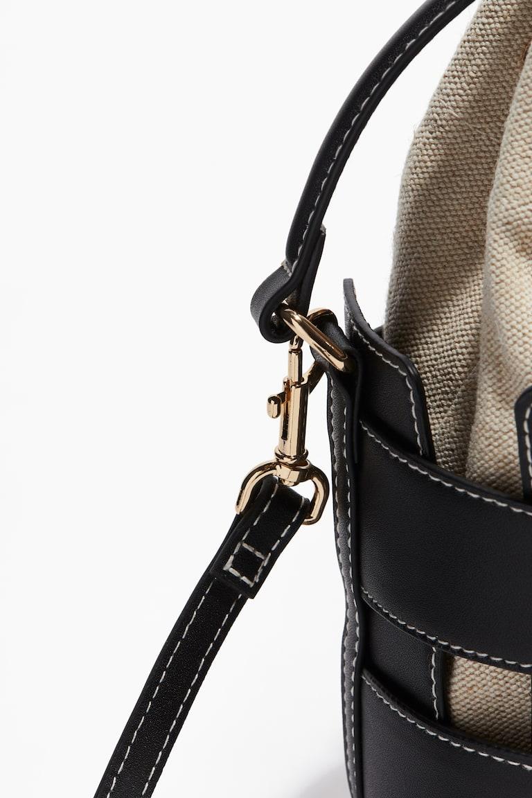 H&M Crossbody Bucket Bag Vierteljährliche Förderung