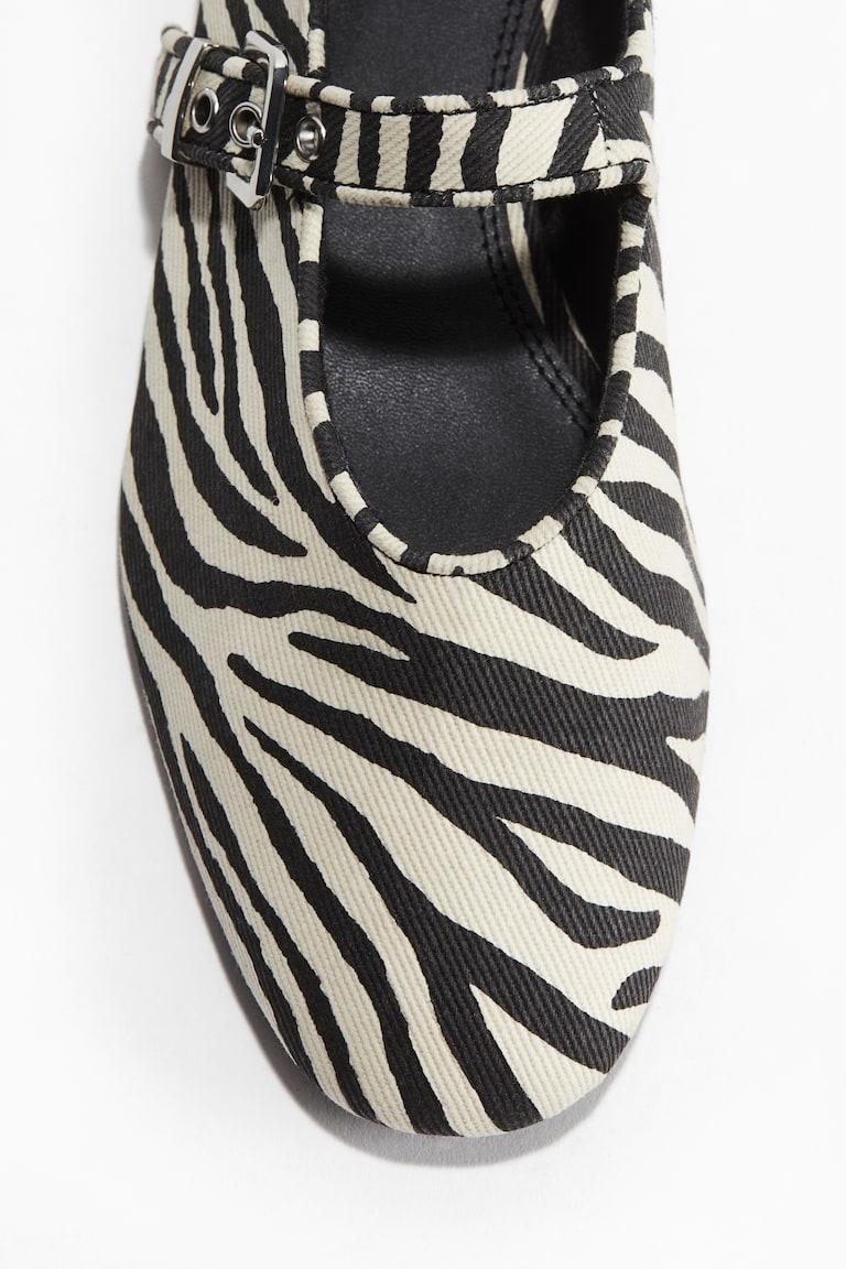 H&M Mary-Janes Räumungsverkauf