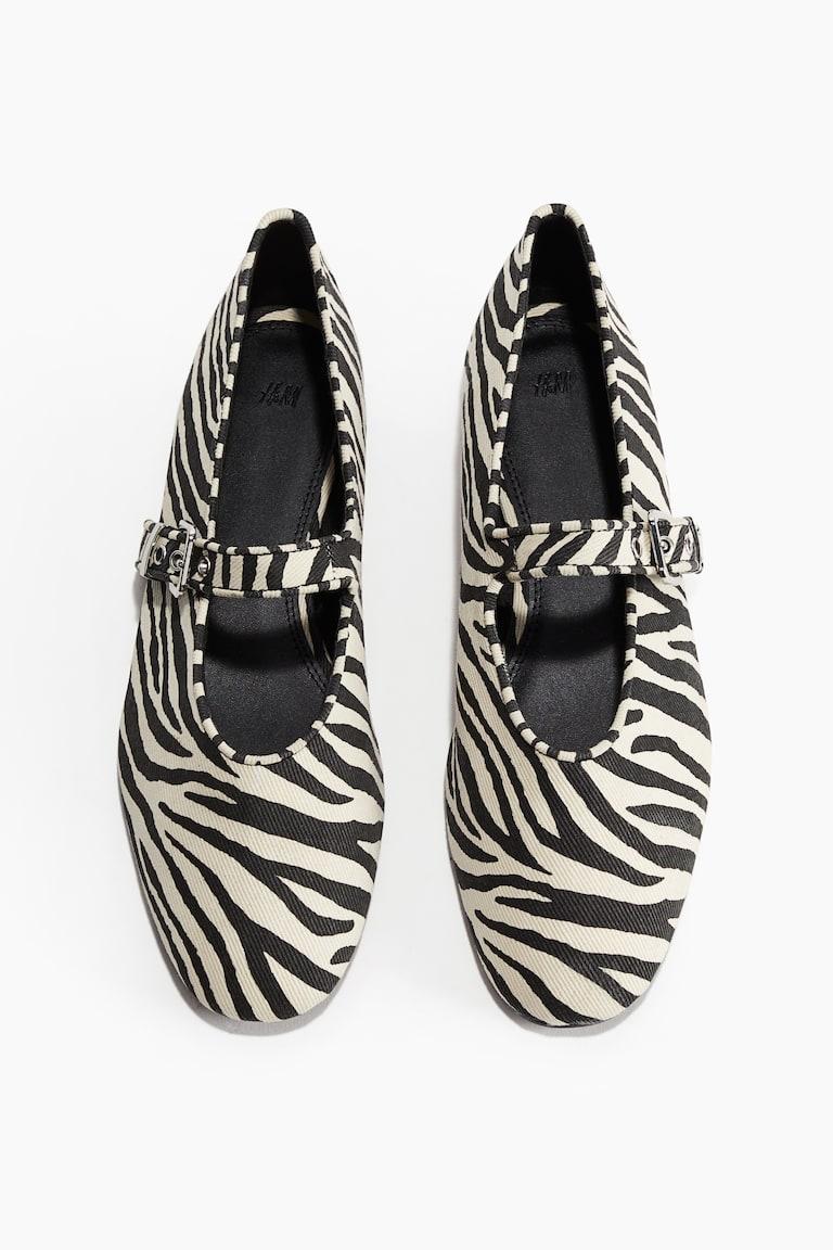 H&M Mary-Janes Räumungsverkauf