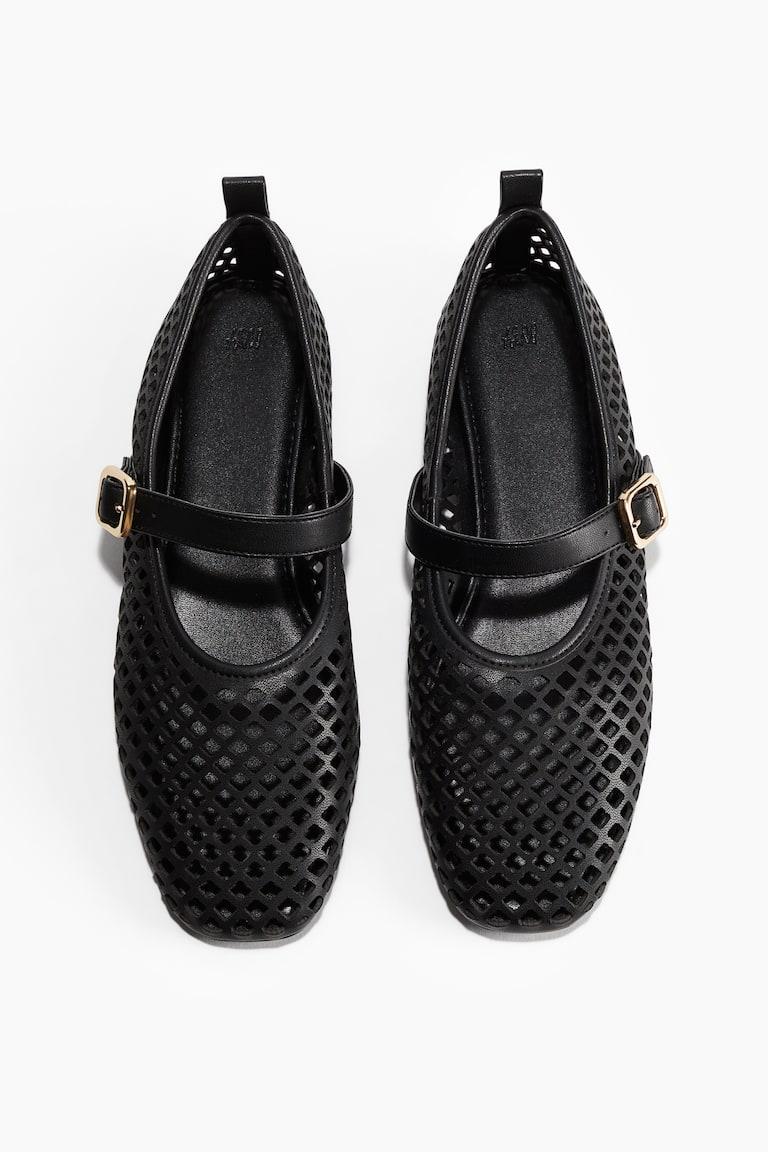 H&M Perforierte Ballerinas im Mary-Jane-Stil Riesige Rabatte