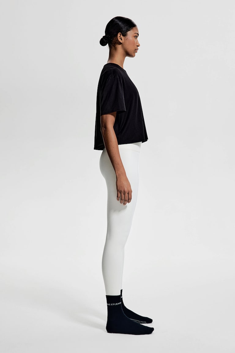 H&M Kastiges Sportshirt mit DryMove™ 50% Rabatt für begrenzte Zeit