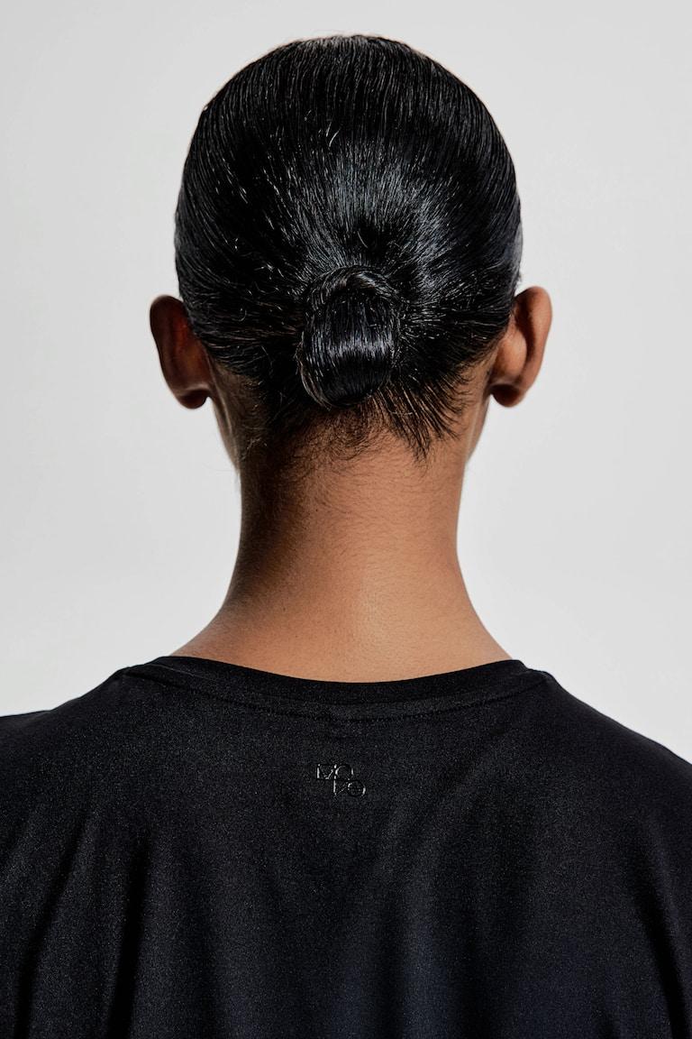 H&M Kastiges Sportshirt mit DryMove™ 50% Rabatt für begrenzte Zeit