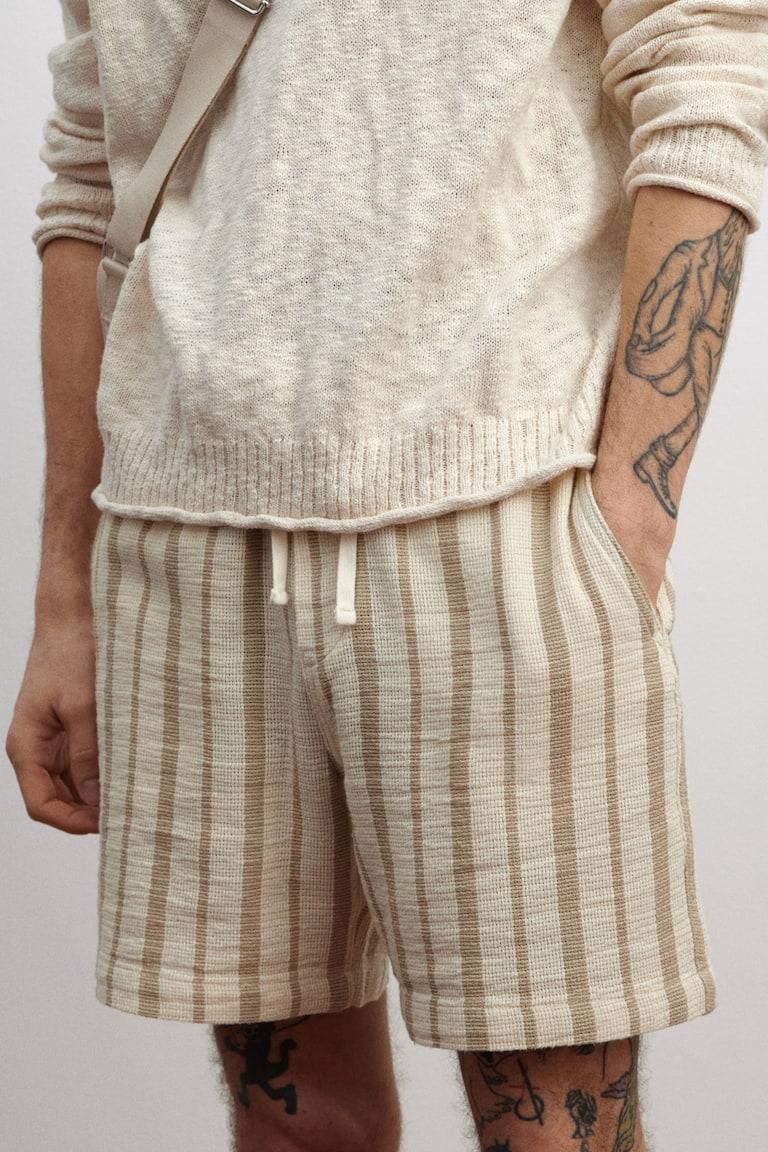 H&M Shorts aus Webstoff in Regular Fit Vatertagsangebot