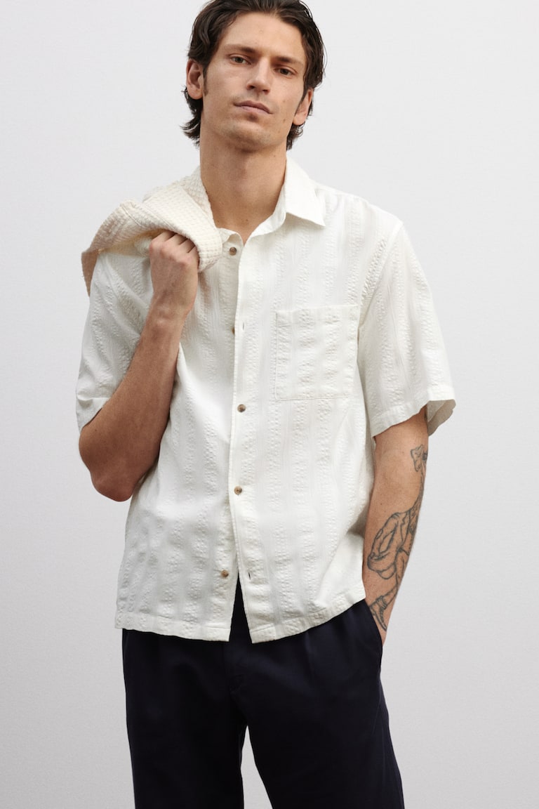 H&M Kurzarmhemd mit Struktur in Regular Fit Top Angebot