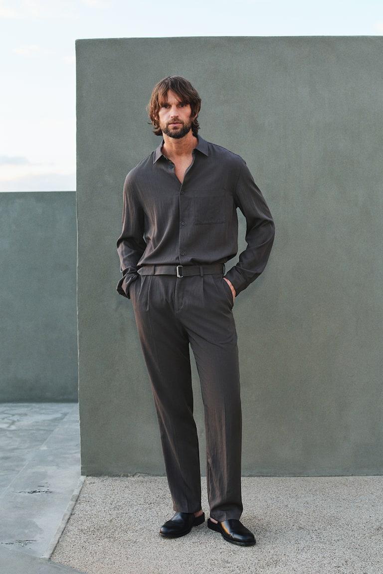 H&M Twillhose mit Gürtel in Regular Fit Discount Store für neue Produkte