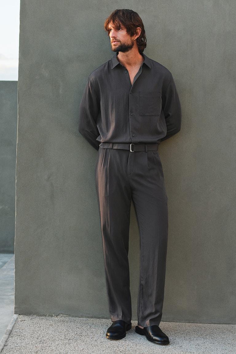 H&M Twillhose mit Gürtel in Regular Fit Discount Store für neue Produkte