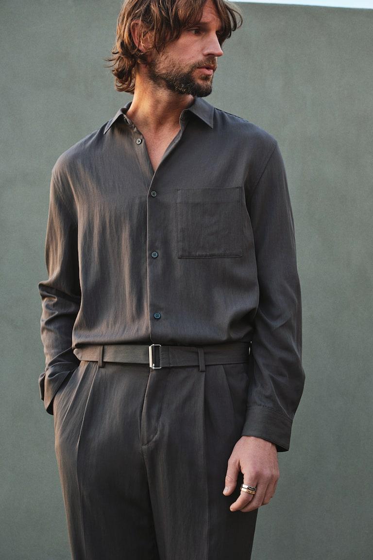 H&M Twillhose mit Gürtel in Regular Fit Discount Store für neue Produkte