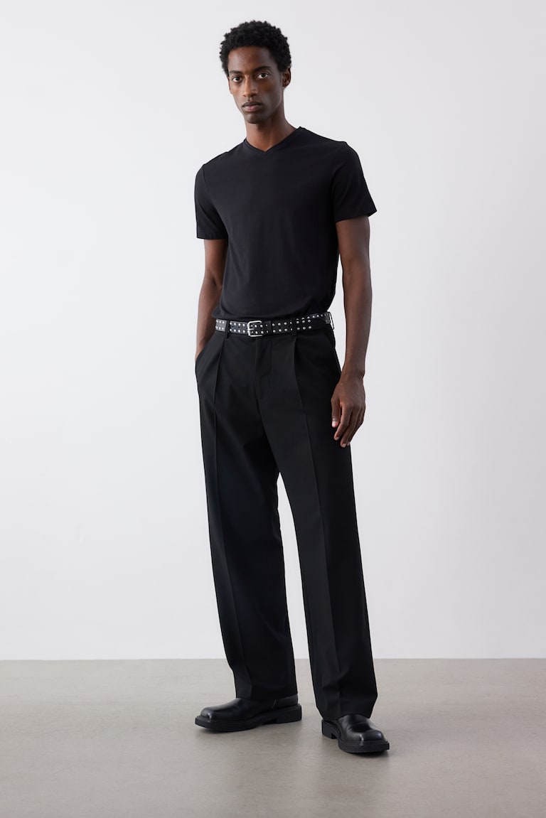 H&M T-Shirt mit V-Ausschnitt Slim Fit Discount Store für neue Produkte
