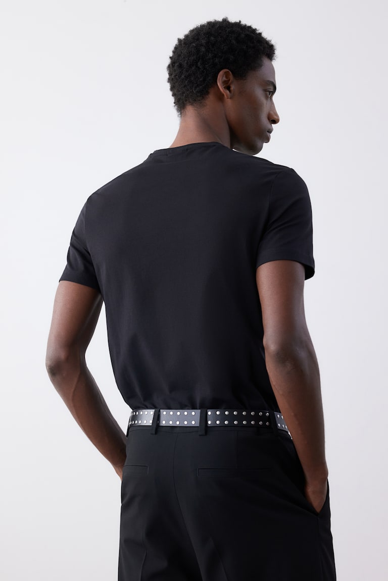 H&M T-Shirt mit V-Ausschnitt Slim Fit Discount Store für neue Produkte