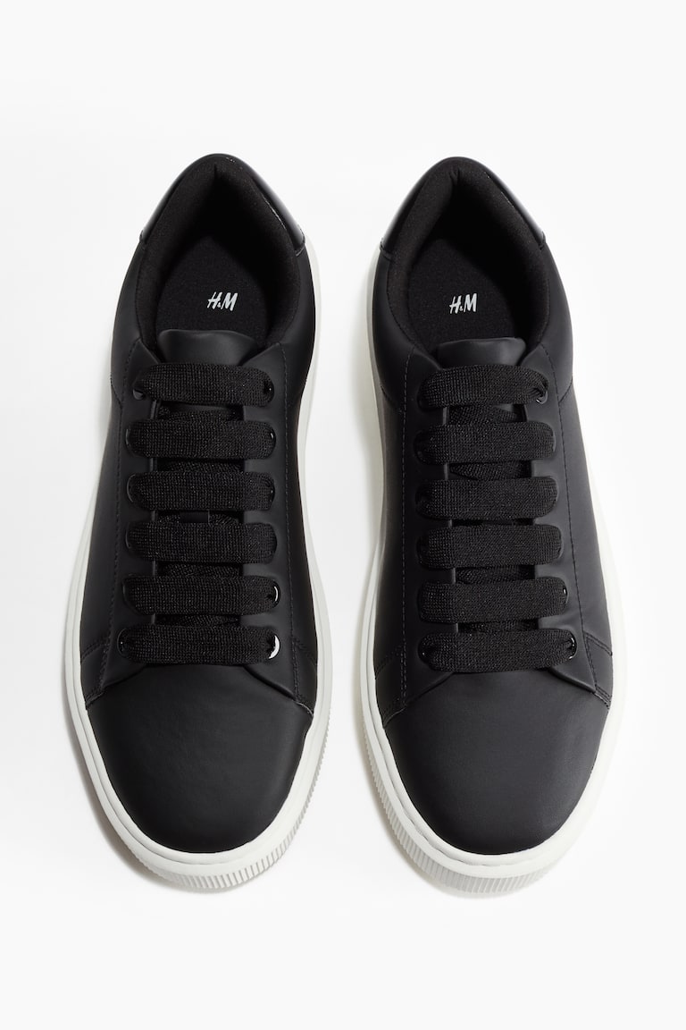 H&M Chunky Sneaker Discount Store für neue Produkte