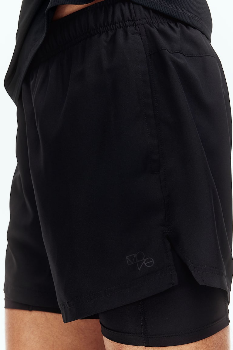 H&M Doppellagige Sportshorts mit DryMove™ Exklusivangebot