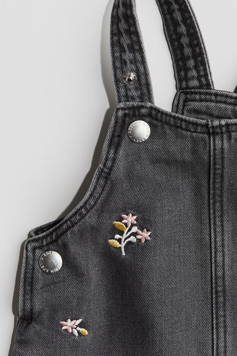 H&M Latzkleid aus Denim Riesige Ersparnisse