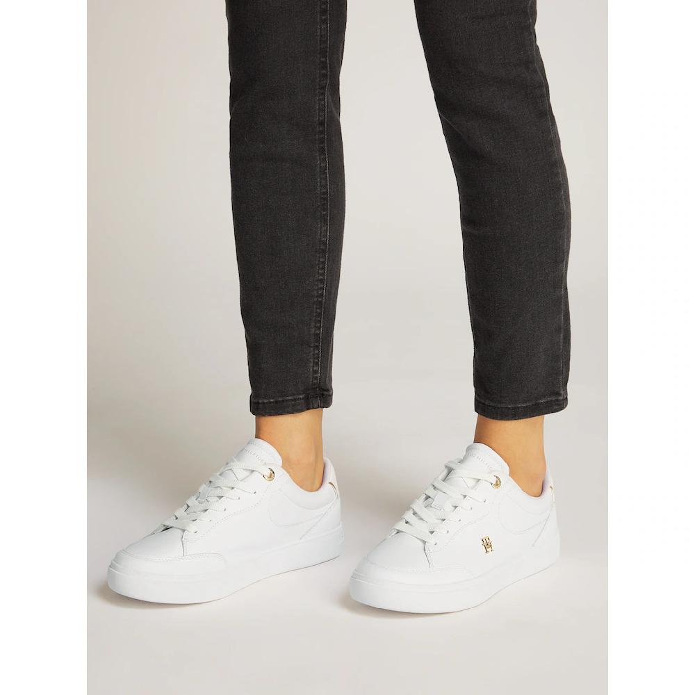 Tommy Hilfiger Plateausneaker »ESSENTIAL CHIC COURT SNEAKER« Freizeitschuh Schnürschuh Halbschuh mit TH-Schmuckelement online kaufen Neueste Mode