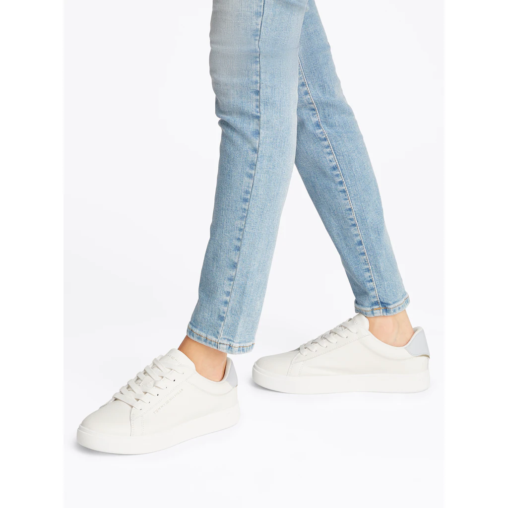 Tommy Hilfiger Plateausneaker »ESSENTIAL COURT SNEAKER« Freizeitschuh Halbschuh Schnürschuh mit Logoschriftzug online bestellen Online